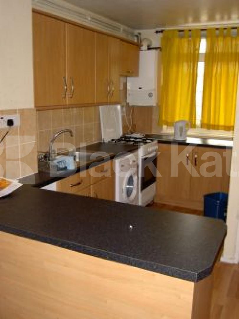 			2 Bedroom, 1 bath, 1 reception Flat			 Geffrye Street, SHOREDITCH E2